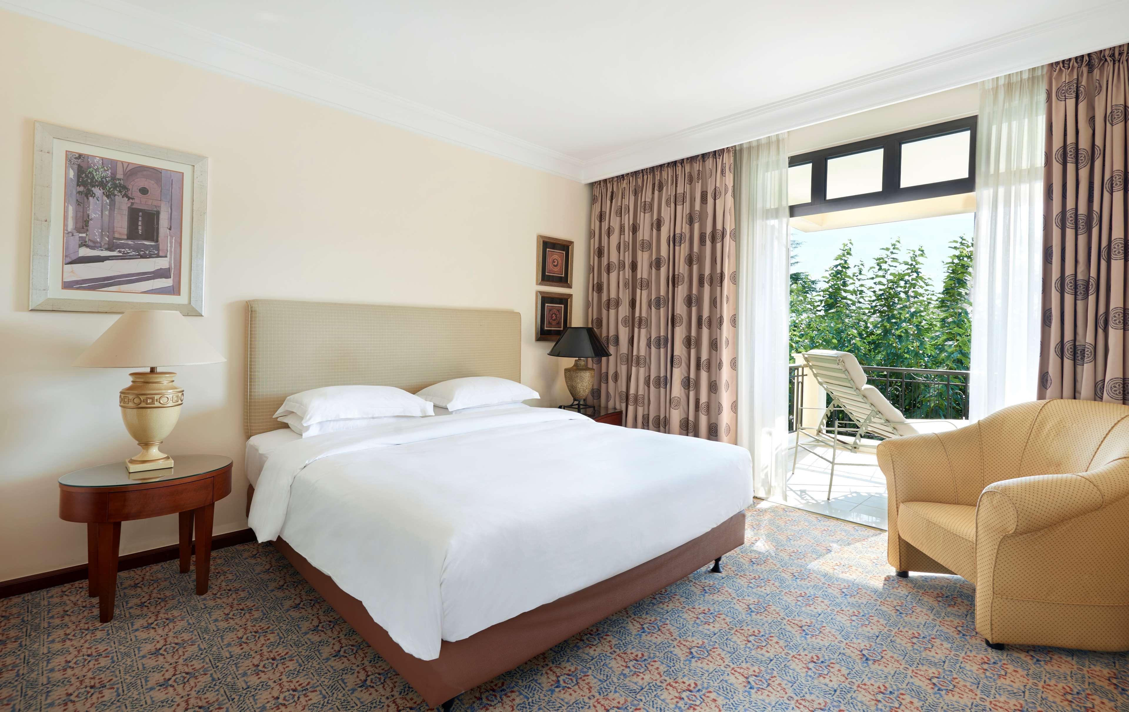 Hyatt Regency Thessaloniki Hotel Exterior photo A room at the hotel