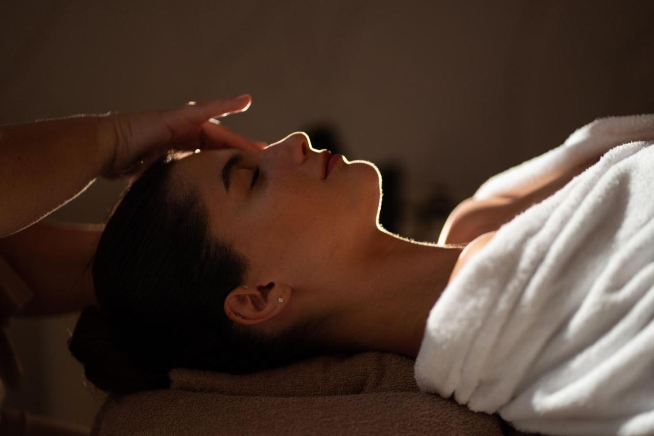 Hyatt Regency Thessaloniki Hotel Exterior photo A woman receiving a facial massage