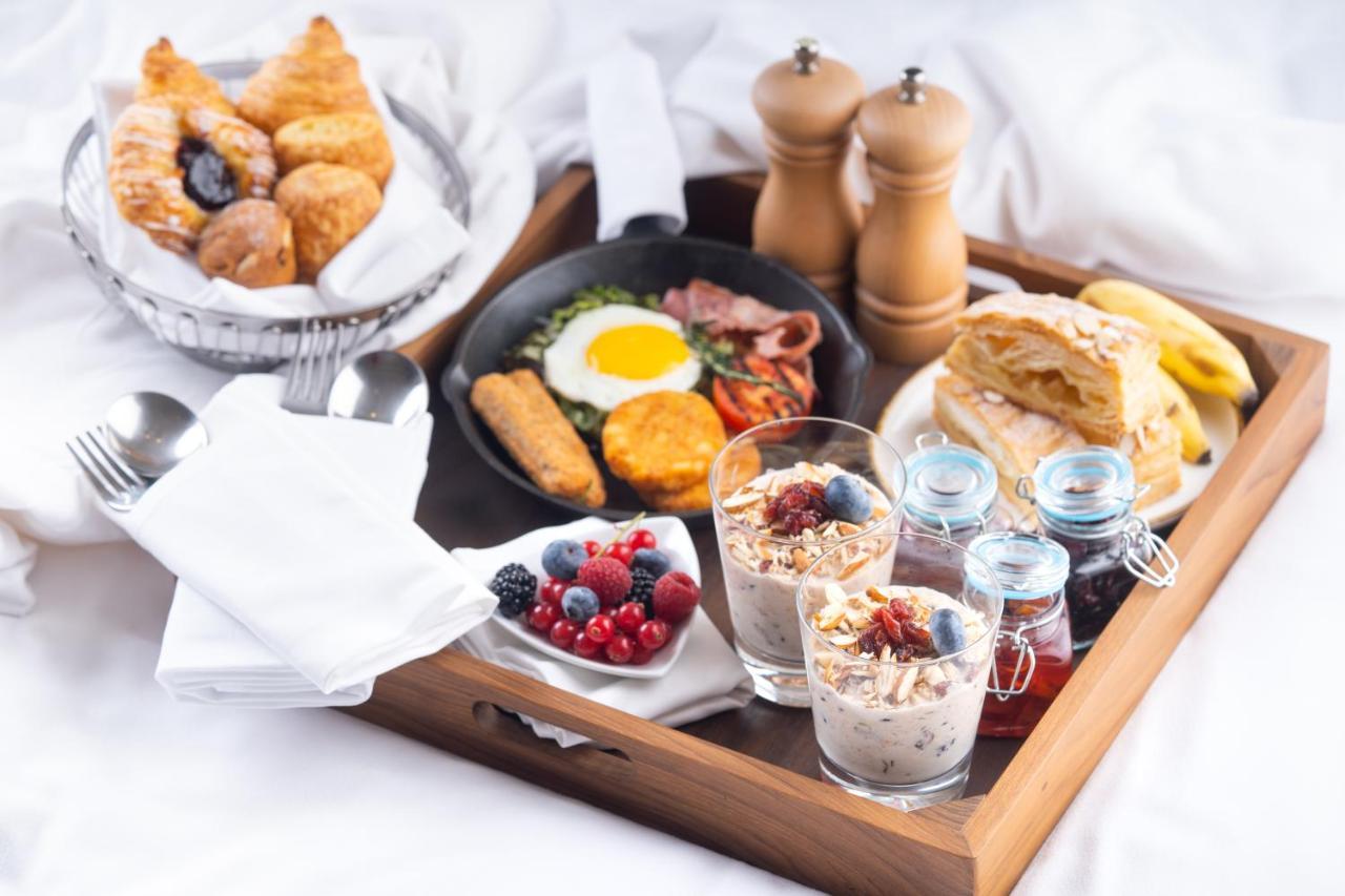 Hyatt Regency Thessaloniki Hotel Exterior photo A breakfast tray