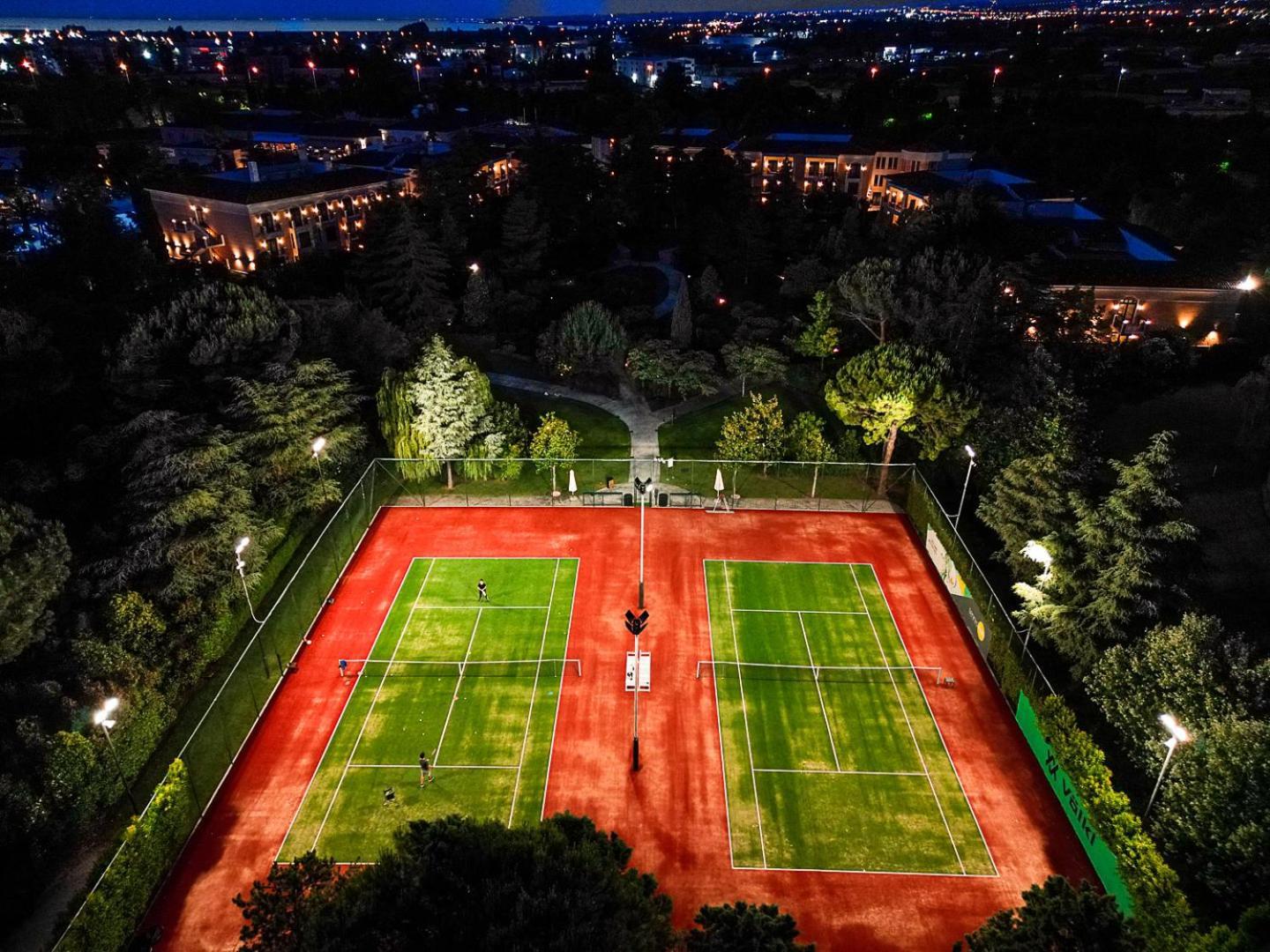 Hyatt Regency Thessaloniki Hotel Exterior photo Tennis courts at night
