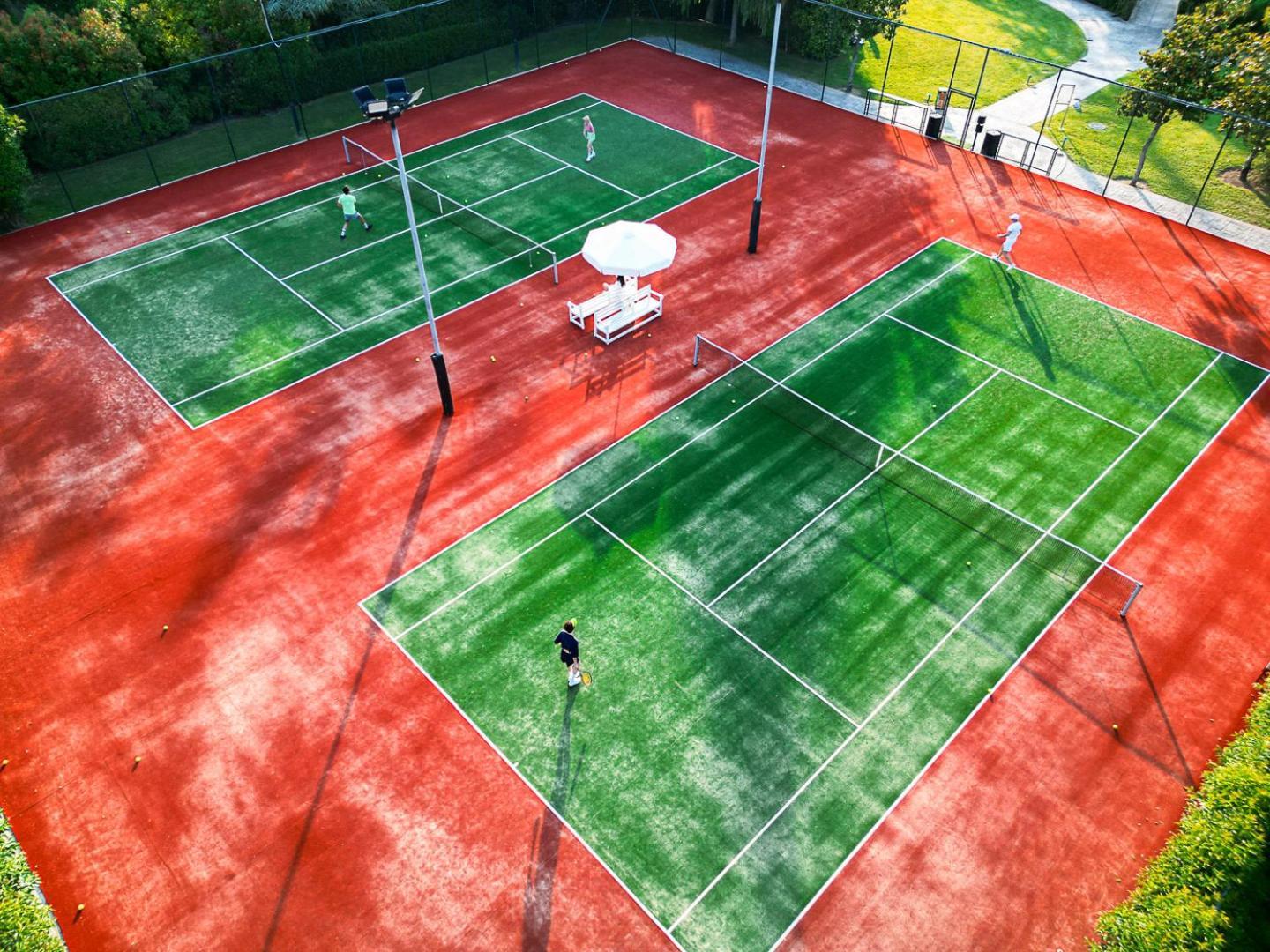 Hyatt Regency Thessaloniki Hotel Exterior photo Tennis courts at the club