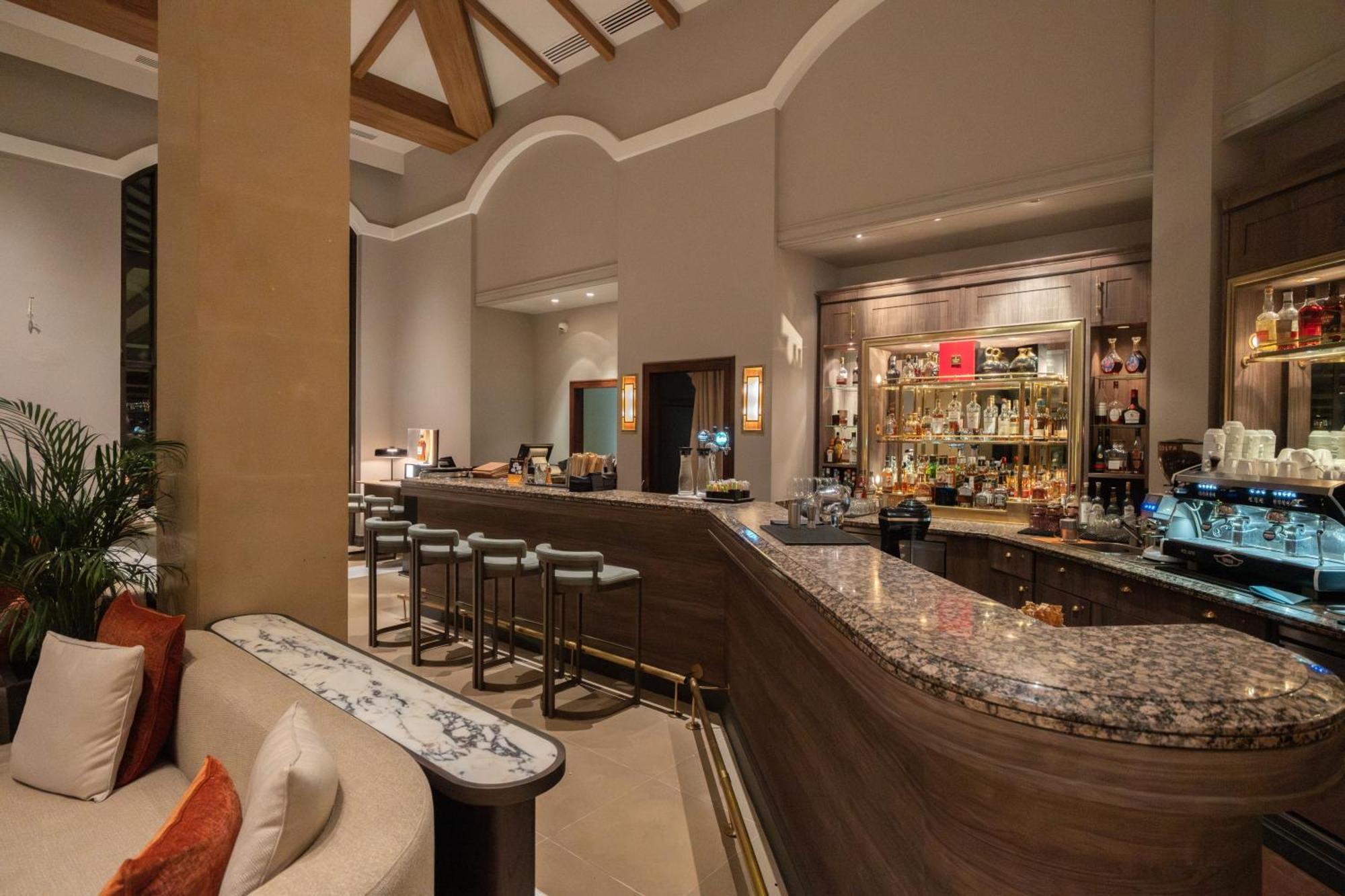 Hyatt Regency Thessaloniki Hotel Exterior photo The bar at the lobby