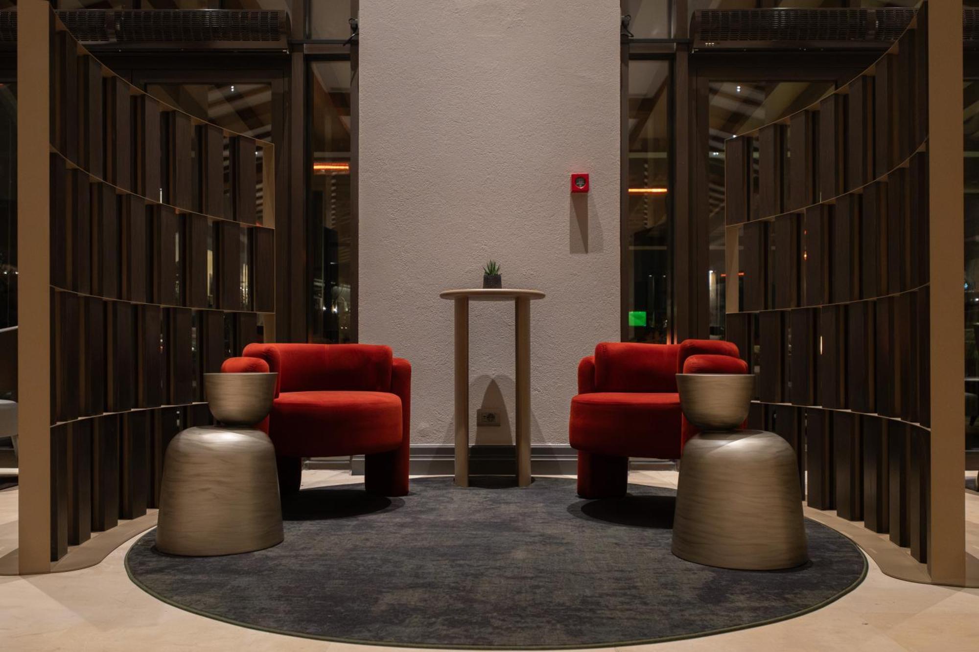 Hyatt Regency Thessaloniki Hotel Exterior photo The lounge at the airport