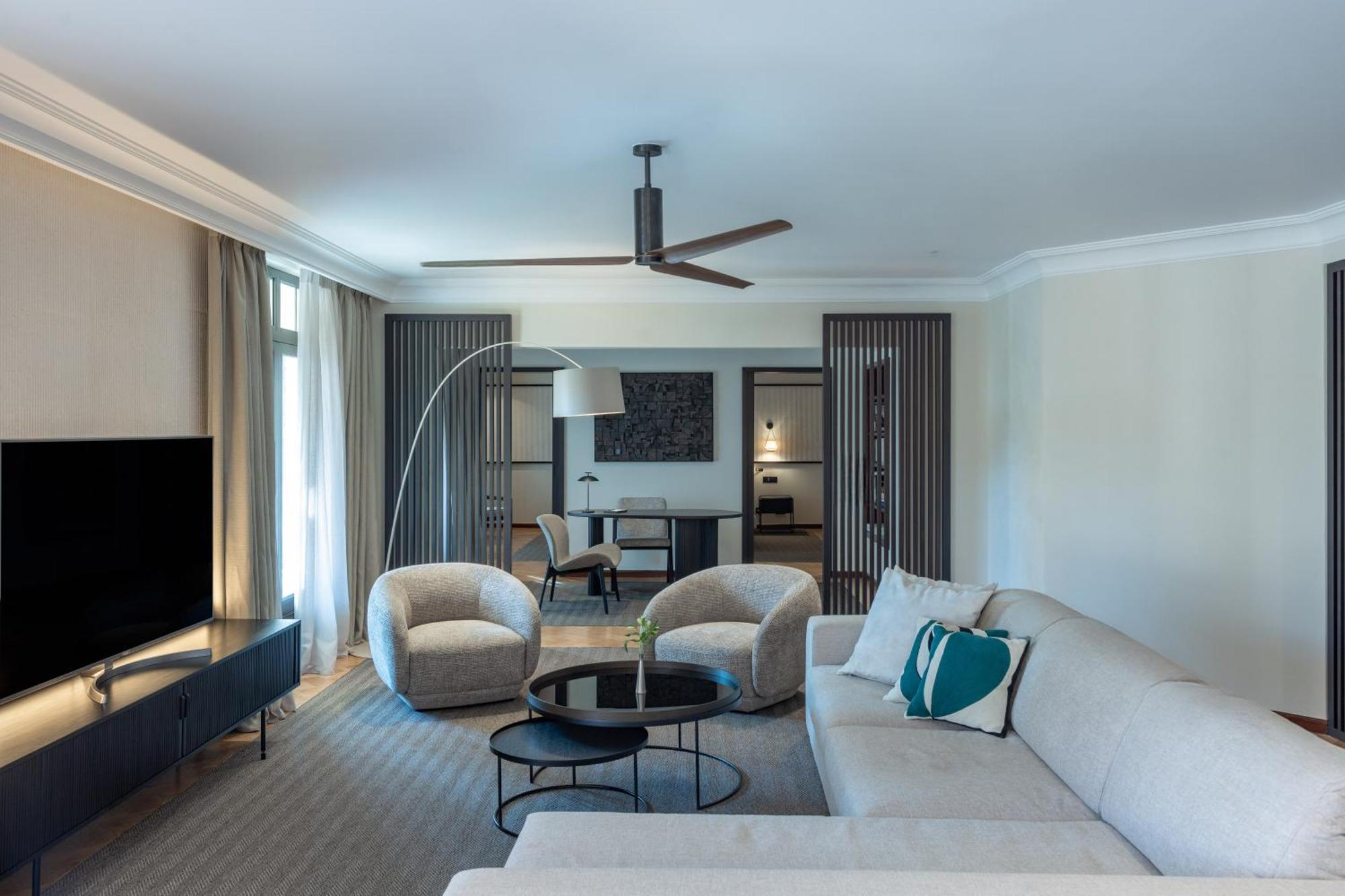 Hyatt Regency Thessaloniki Hotel Exterior photo A living room with a fan